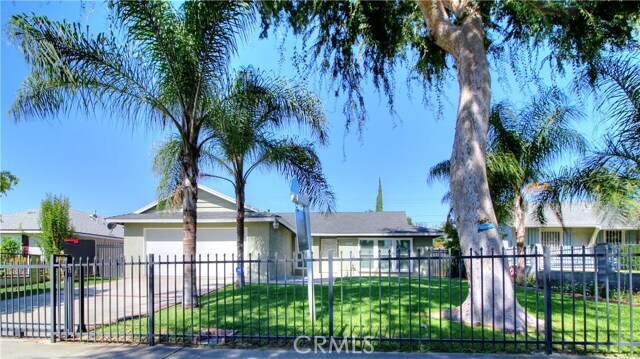 Foto principal - 2467 Lennox St