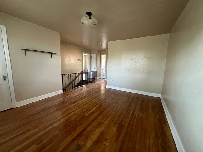 Building Photo - 513 Crater Lake Pkwy