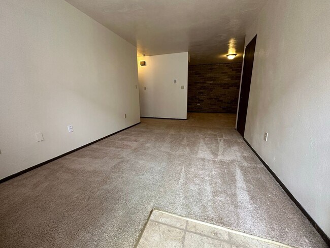 Foto del edificio - Cozy One Bedroom in Plum! Exposed Brick, On-Site Laundry & More! Call Today!