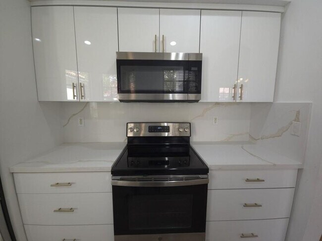 Building Photo - 18713 SW 26th St