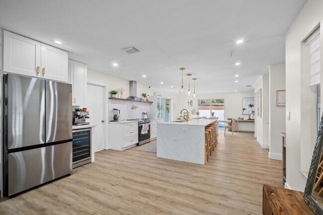 Building Photo - 2421 SW 29th Way