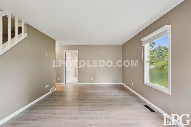 Foto del edificio - 7044 Springfield Dr
