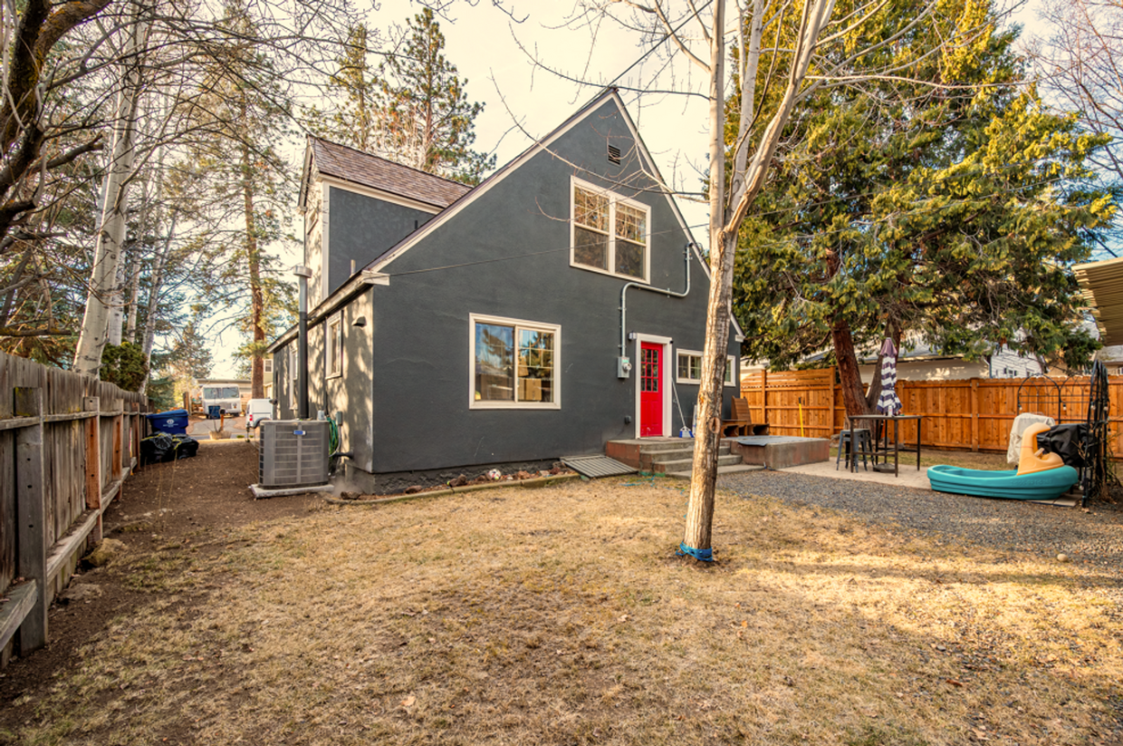 Primary Photo - Charming 3 Bed/2 Bath on Bend's West Side ...