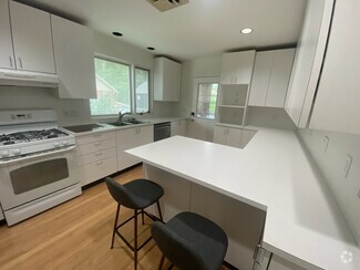 Building Photo - 1108 S Busey Ave