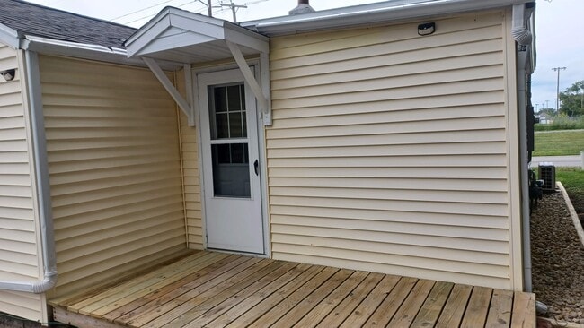 South entry - 116 Railroad Ave