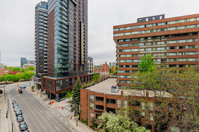 Building Photo - 8 Scollard St