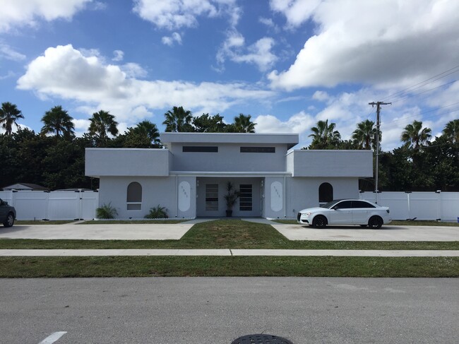 Building Photo - 1311 NW 17th Ave