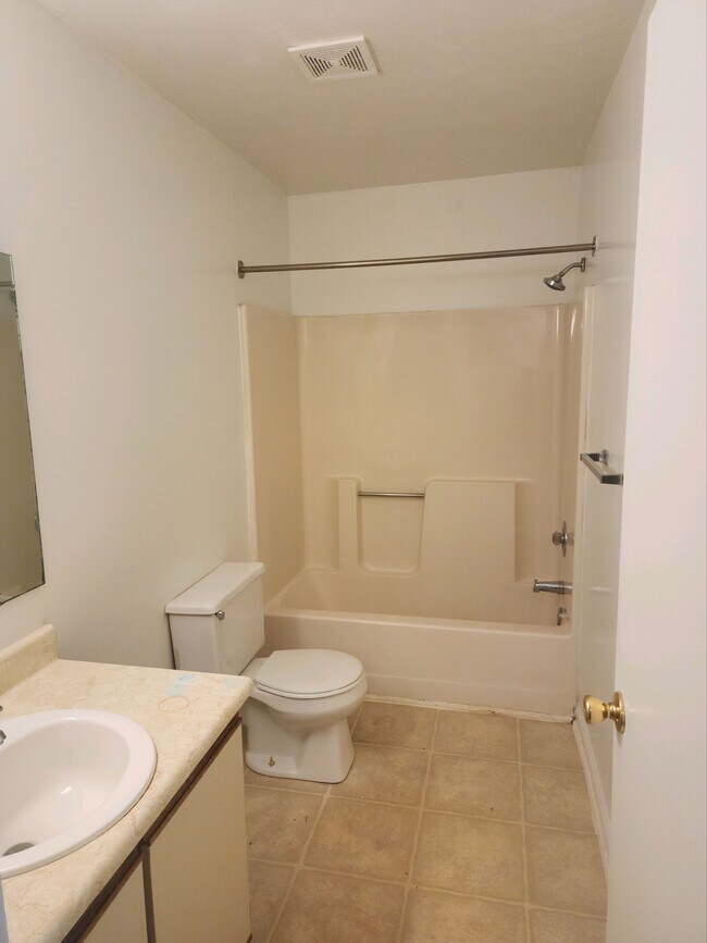 Building Photo - 246 Pheasant Run Dr