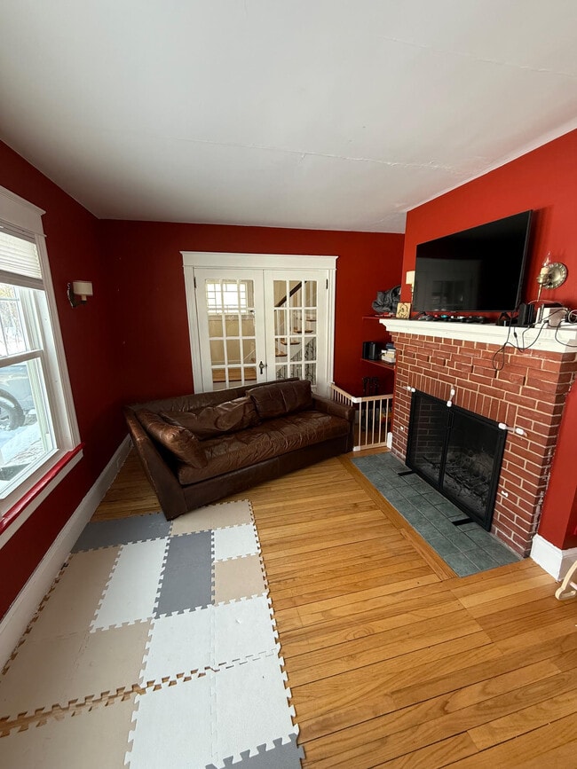 Building Photo - 56 Davis St