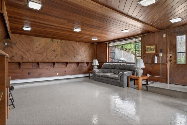 Foto del edificio - 353 Candlestick Hill Rd