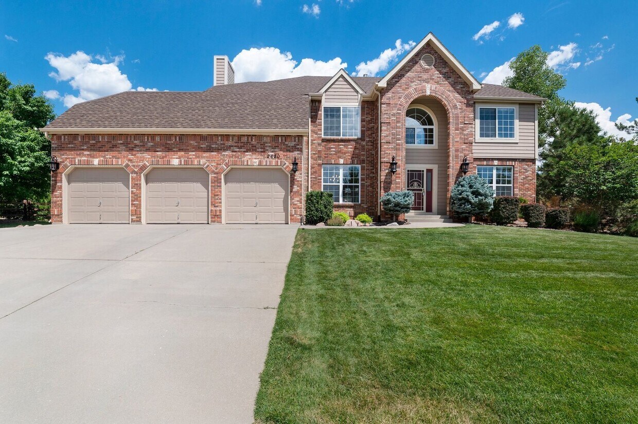 Primary Photo - Amazing 5bdrm 4bath 3 car garage 2 story h...
