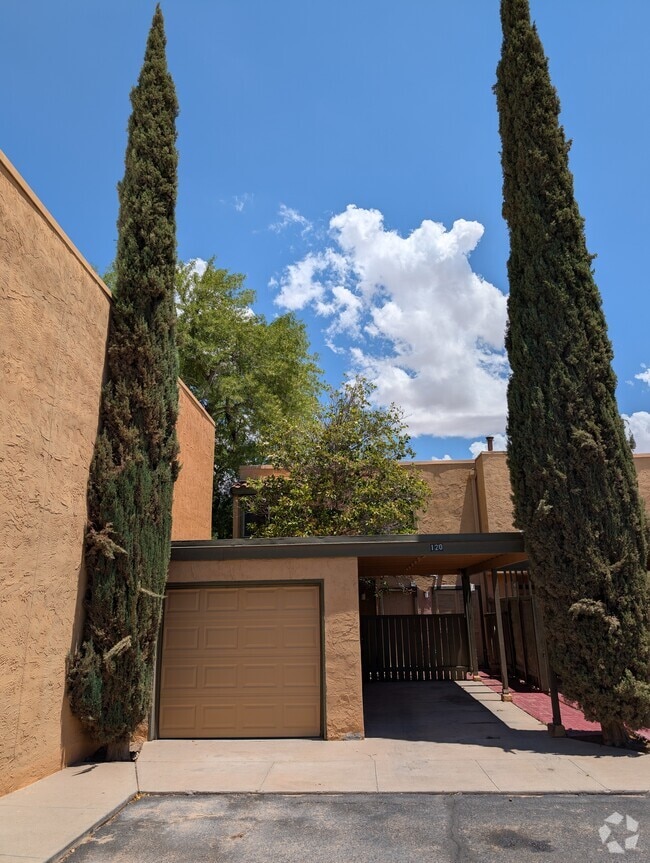 Building Photo - 1644 Lomaland Dr