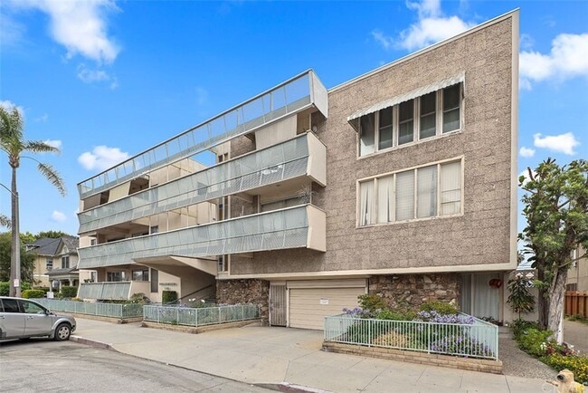 Building Photo - 528 Cedar Ave