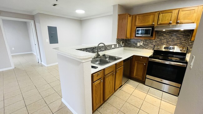 Building Photo - 3702 Palm Desert Ln
