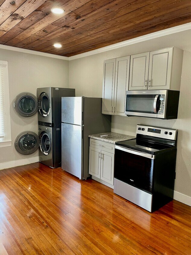 Foto del edificio - 2115 Broadway Avenue J