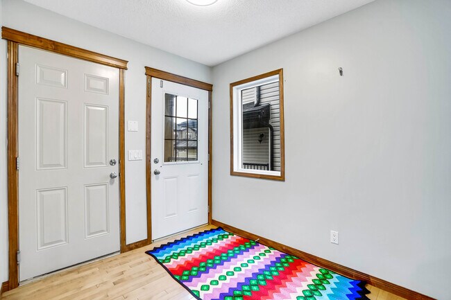 Building Photo - 94 Taralake Way NE