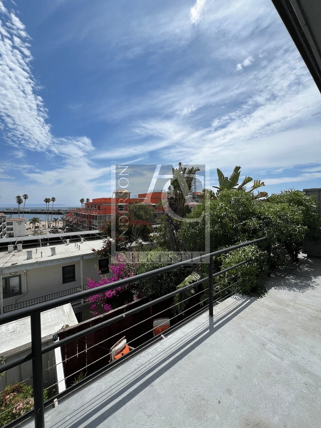 Building Photo - 321 Second St