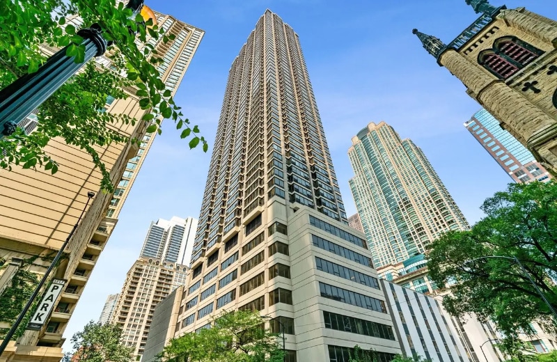 Photo - 30 E Huron St (Chicago, IL)