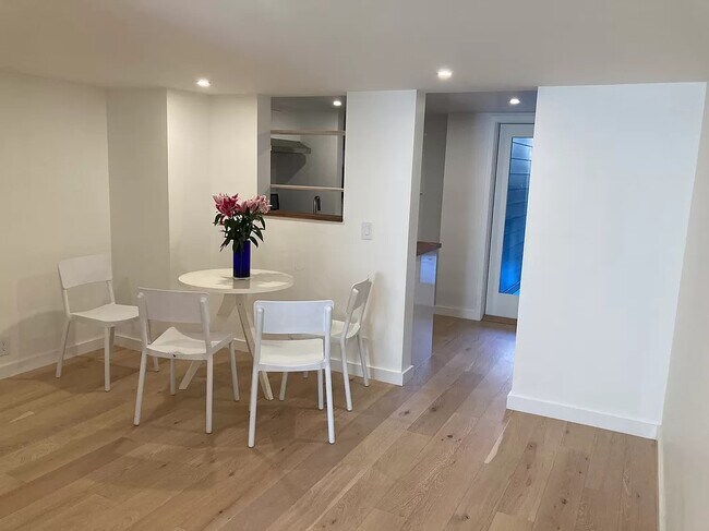 Building Photo - 57 Devoe St