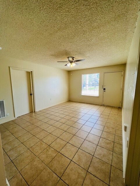 Building Photo - 6358 Quin Dr