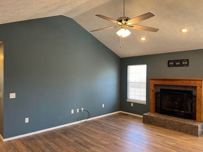 Foto del edificio - Now Available! Gorgeous Walkout Basement Home with a Pool, Ozark