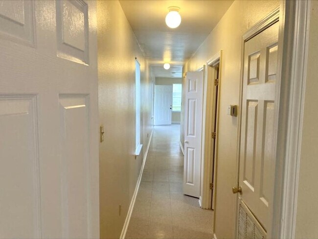 Building Photo - 2115 Virginia St
