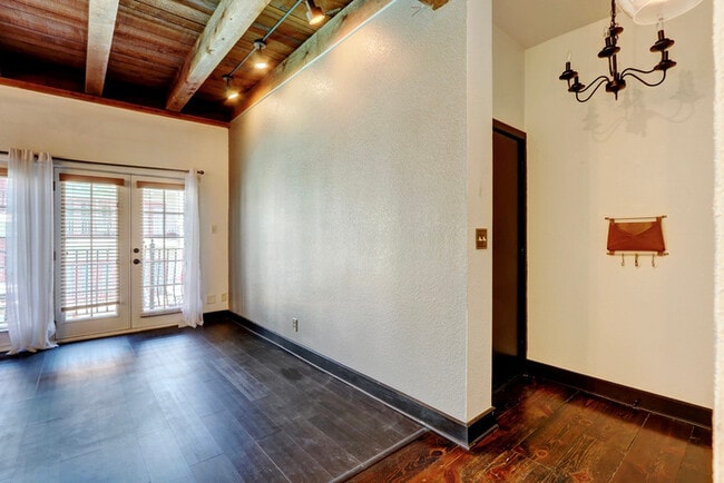 Building Photo - West Plaza Resort-Style  Living