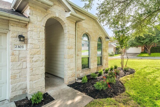 Foto del edificio - 2303 Paradise Ridge Dr
