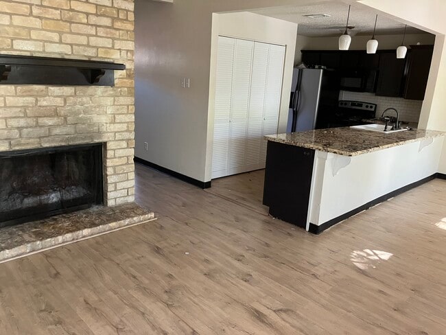 Foto del edificio - 626 Trailwood Ct