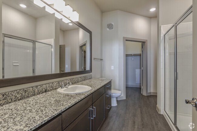 1BR, 1BA - 817 SF 5A - Bathroom - GreenVue