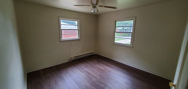 Foto del edificio - 2 Bedroom 1 Bathroom Duplex