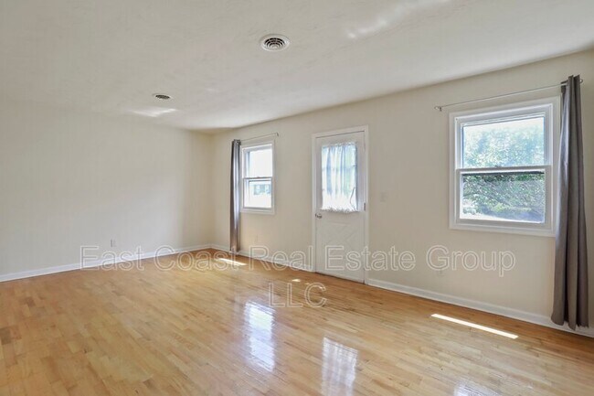 Building Photo - 186 Talbott St