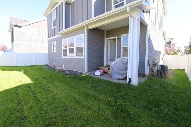 Building Photo - Single Family Home Eagle Mountain