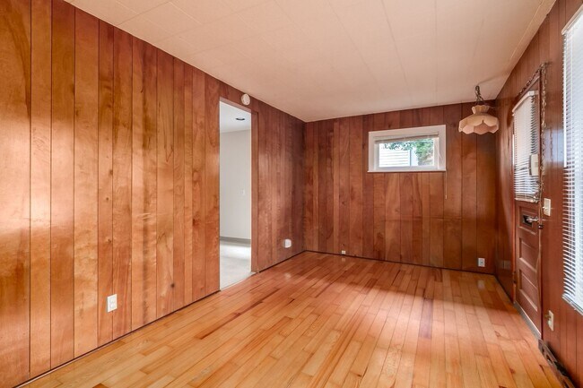 Building Photo - Richmond Cutie - 2 Bed 1 Bath House!