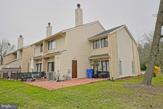 Building Photo - 25 Viburnum Ln