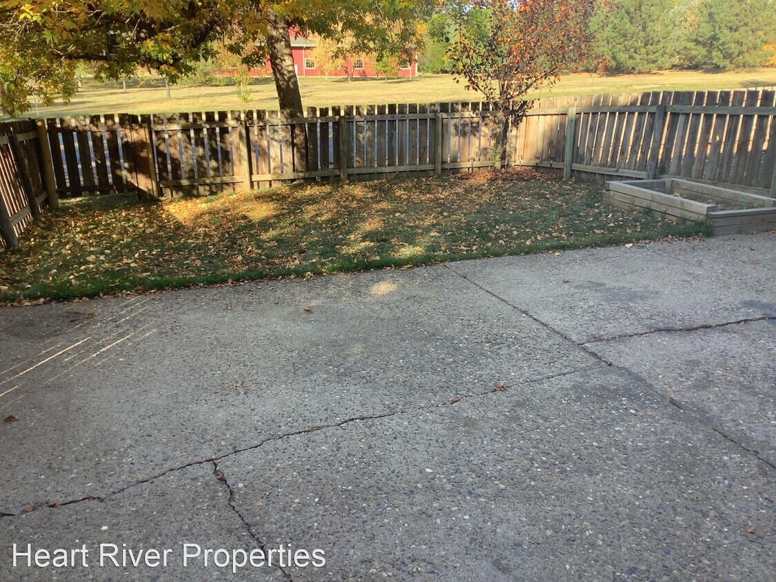 Building Photo - 3 br, 1.5 bath House - 1031 17th Ave W