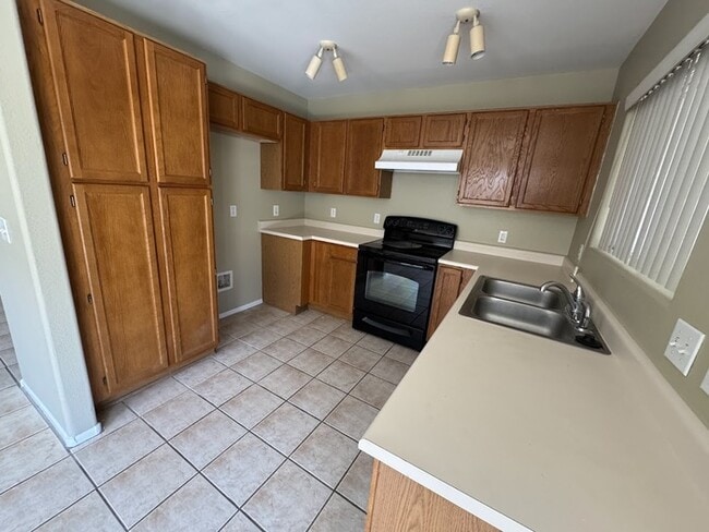 Building Photo - North Phoenix 3br With Large Backyard and ...
