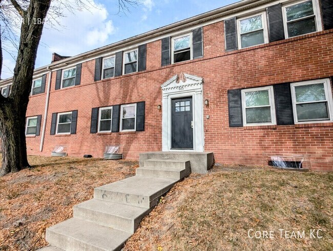 Building Photo - 2 Bedroom in East Plaza