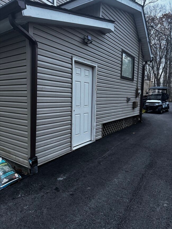 Building Photo - 159 Tommy's Ln