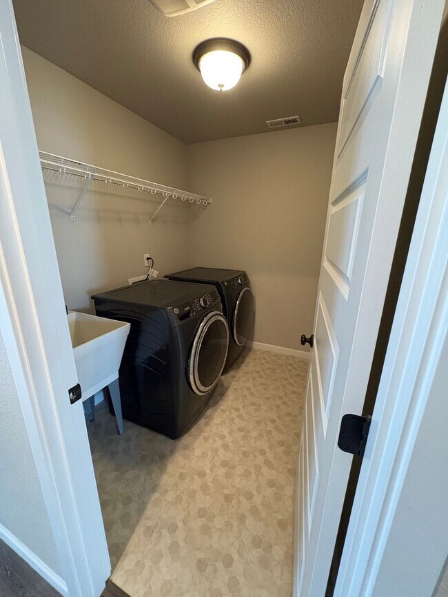 Foto del edificio - Home for Rent in Quincy