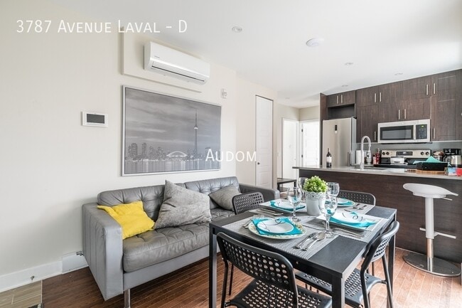 Building Photo - 3787 Av. Laval