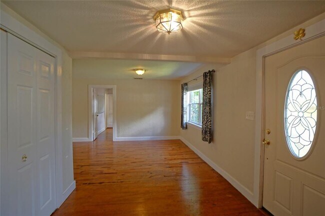 Foto del edificio - 810 W Woodlawn Ave