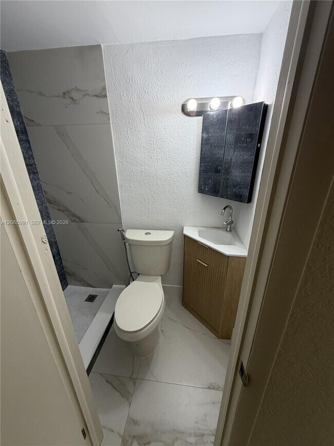 Foto del edificio - 2424 SW 21st Ter