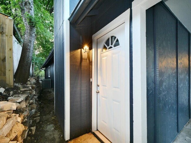 Foto del edificio - 2706 Parker Ln