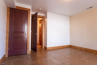 Building Photo - 661 SW 11th Ave