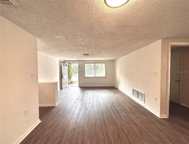 Building Photo - 7641 Fox Hollow Dr
