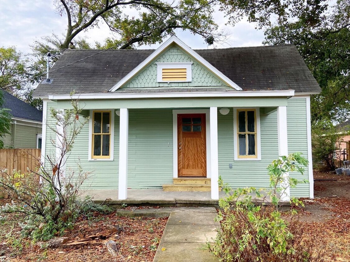 Primary Photo - Cozy Farmhouse Cottage