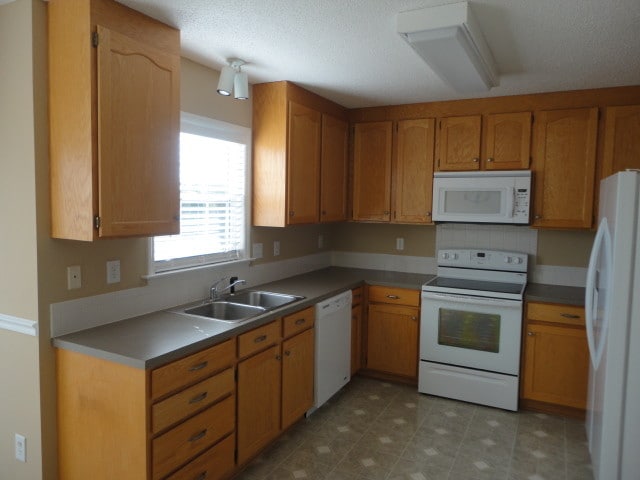 Foto del edificio - 2920 Bridgeport Dr