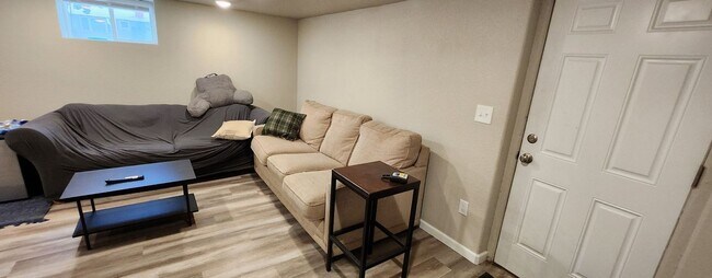 Foto del edificio - 3-Bed, 2-Bath Beauty in a Can’t-Miss Locat...