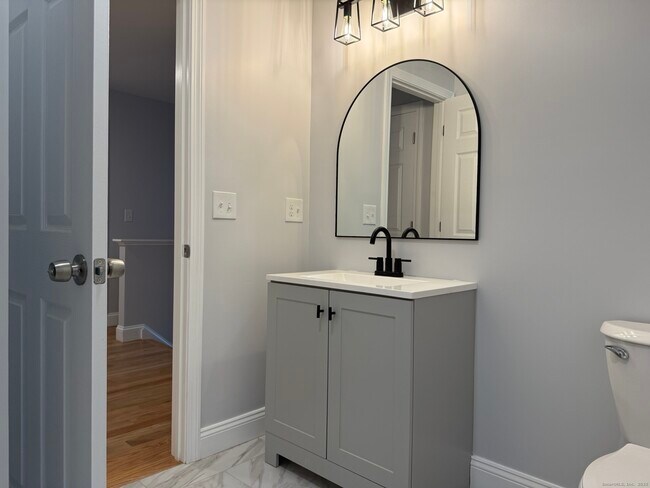 Building Photo - 755 Hart St